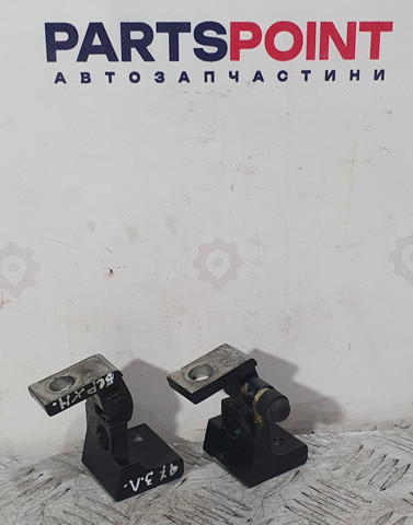 Петля заднтої двері, правої 7L0833402C VAG