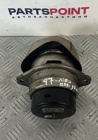 Подушка (опора) двигуна лів./прав. 7L8199131F VAG