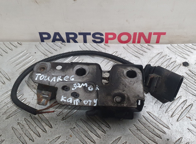 Запор капота (замок і привід замка капота) 7P6823509 VAG
