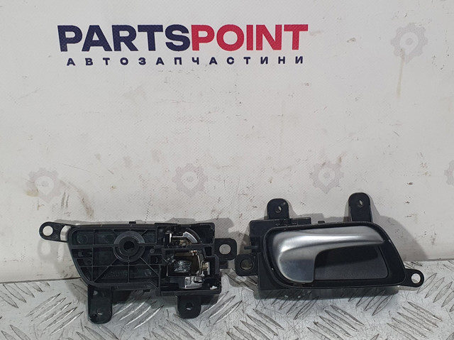 Ручка передньої двері внутрішня права 806701MA1A NISSAN