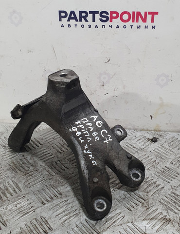 Кронштейн подушки (опори) двигуна, правої 8K0199308BE VAG