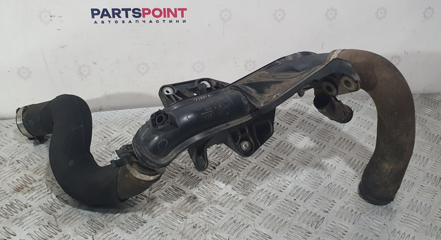 Патрубок повітряний, дросельної заслінки 8R0145737J VAG