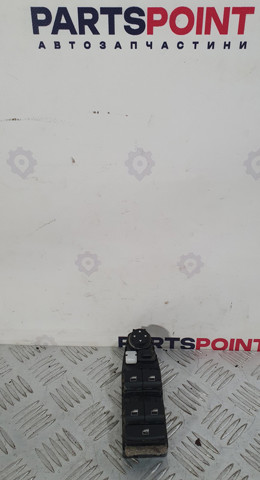 Кнопка підйомника переднього лівого скла 9241953 BMW