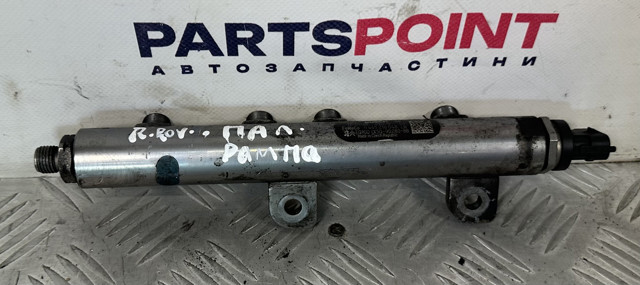 Розподільник палива (рампа), правий LR035126 LAND ROVER