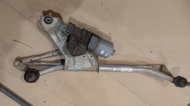 Двигун склоочисника лобового скла (трапеції) 3397020879 RENAULT
