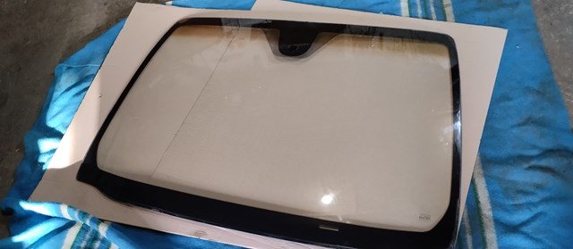 Вітрове скло 727009U010 NISSAN