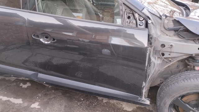 Пасажирські передні двері 801003028R RENAULT