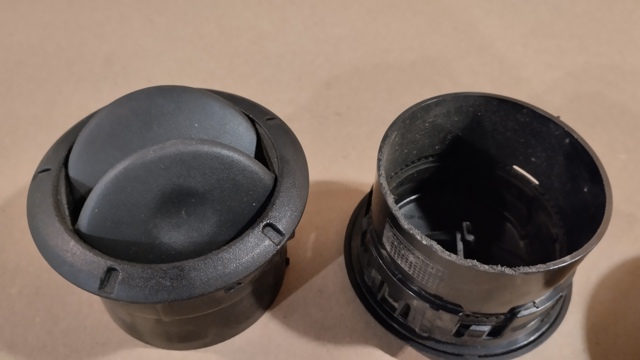Решітка повітроводу 8200212480 RENAULT