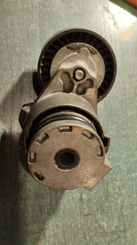 Натягувач приводного ременя 8200608550 RENAULT