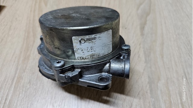 Насос вакуумний 057145100AE VAG
