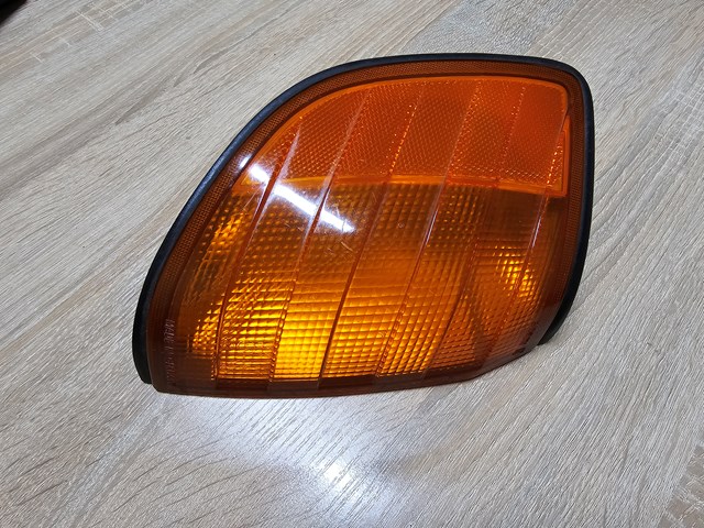 Поворотник правий 1408260243 MERCEDES