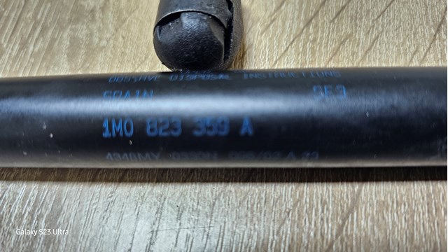 Амортизатор капота 1M0823359A VAG