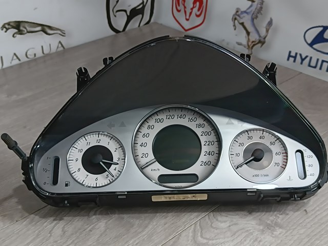 щиток приладу 2115409511 MERCEDES