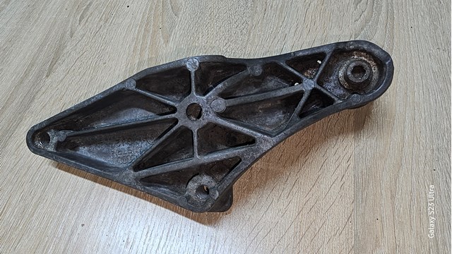 Кронштейн подушки (опори) двигуна, передньої 4D0199603E VAG