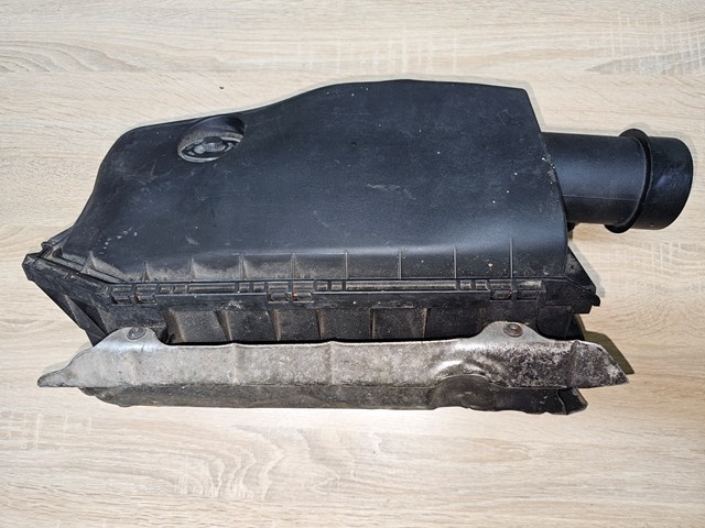 Корпус повітряного фільтра 6110900801 MERCEDES