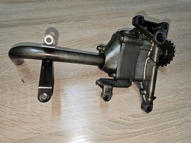 Помпа масляна 6111810201 MERCEDES