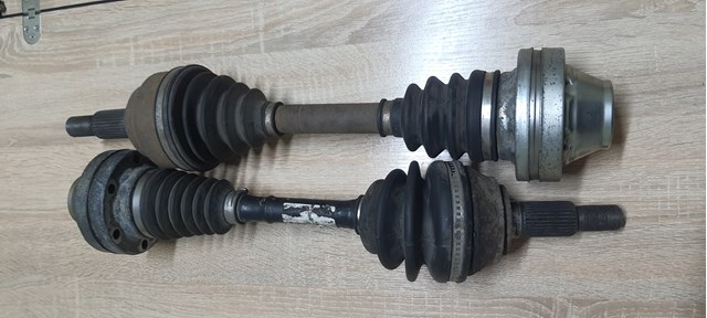 Приводи передніх коліс (вали карданні піввісь переднього моста) 7L0407271F VAG
