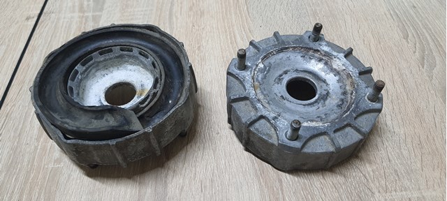 Проставка (гумове кільце) пружини передньої, верхня 7L0411189 VAG