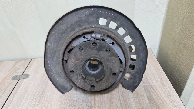 Цапфа поворотна права 7L0505436B VAG