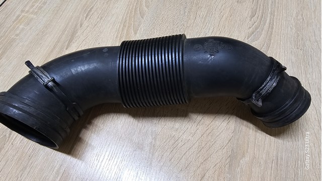 Патрубок повітряний, вихід повітряного фільтра 7L6129627F VAG
