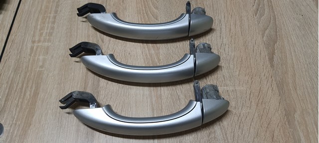 Ручка задньої двері зовнішня 7L6837205C VAG