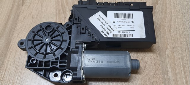 Моторчик склопідйомника двері задніх, лівих 7L6959703 VAG