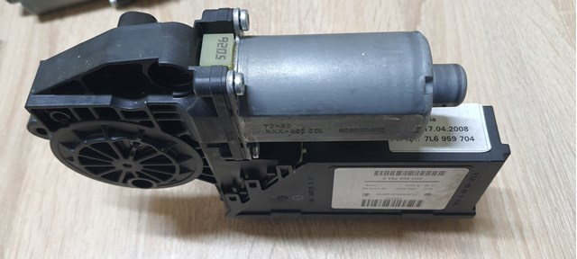 Моторчик склопідйомника двері задніх, правих 7L6959704 VAG
