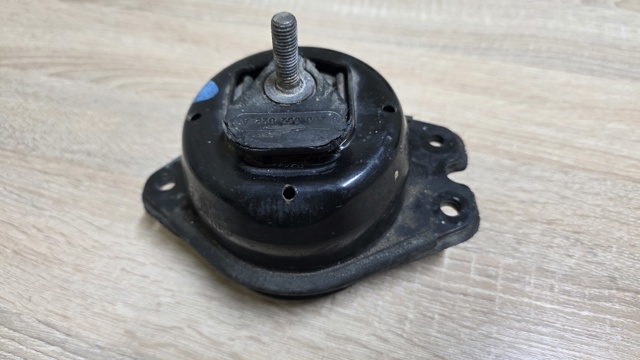 Подушка (опора) двигуна, права нижня 8200052028 RENAULT