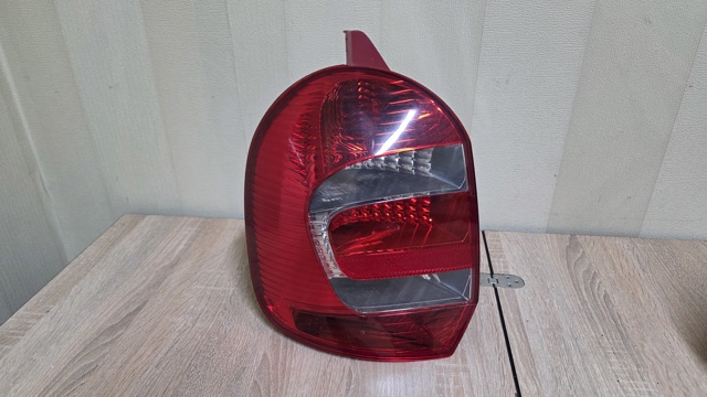 Задня ліва фара 8200658411 RENAULT