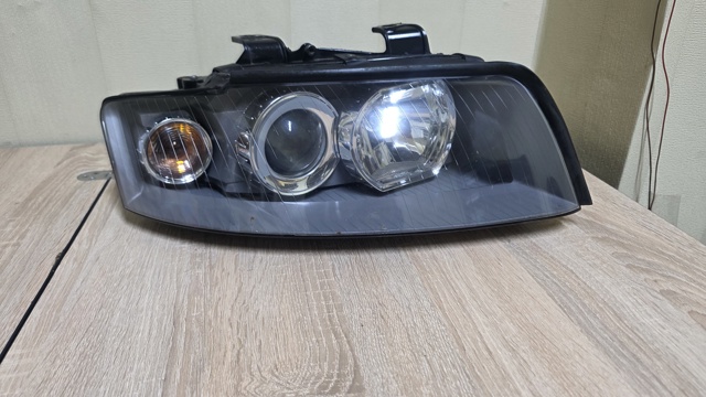 Права блок фара 8E0941030T VAG