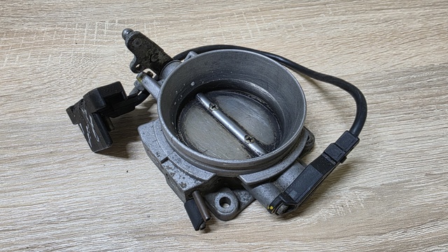 Дросільна заслінка в зборі A0011406053 MERCEDES