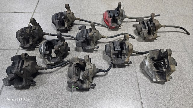 Задній гальмівний супорт лівий A0014203983 MERCEDES