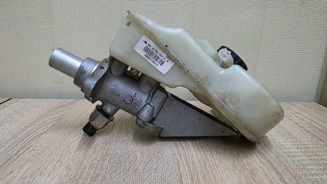 Циліндр гальмівний, головний A1644300301 MERCEDES
