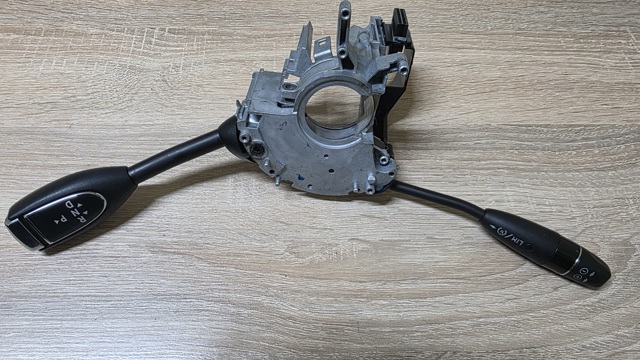Перемикач підрульовий A1645403645 MERCEDES