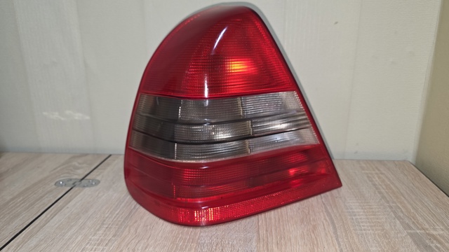 Ліхтар задній лівий A2028200964 MERCEDES