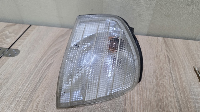 Поворотник правий A2028260843 MERCEDES