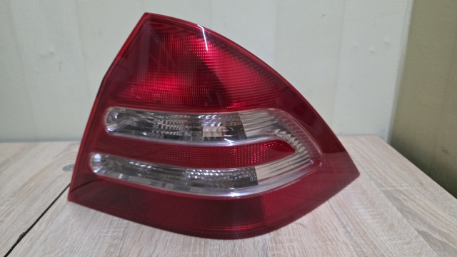 Задні ліхтарі A2038200264 MERCEDES