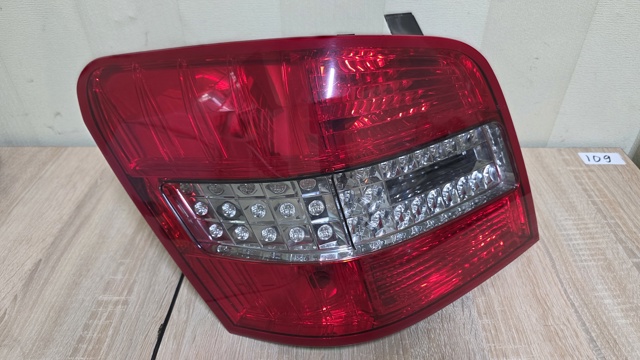 Задня ліва фара A2048202564 MERCEDES