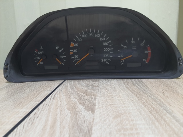 Щиток приладів (комбінація) A2105401448 MERCEDES
