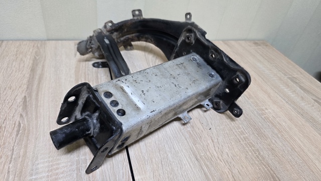 Кронштейн кріплення бампера переднього правий A2116200895 MERCEDES