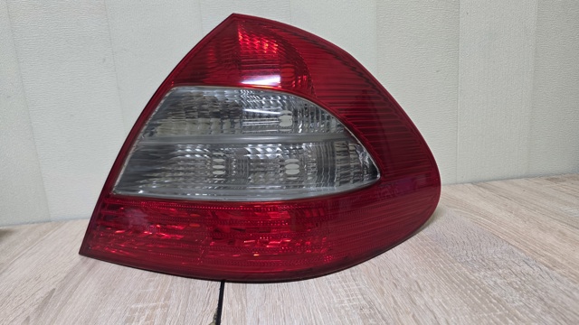 Стоп задній A2118202464 MERCEDES