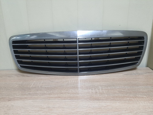 Решітка радіатора A2118800583 MERCEDES
