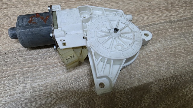Мотор склопідйомника дверей задніх, лівих A2518200108 MERCEDES