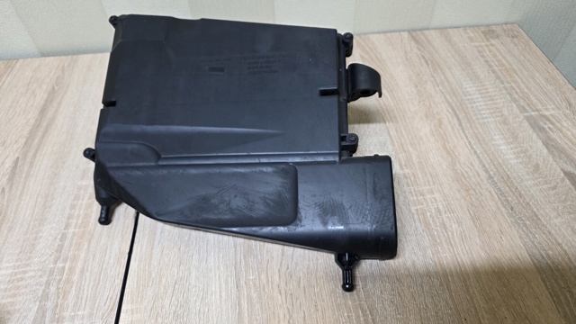 Корпус повітряного фільтра, правий A6420902001 MERCEDES