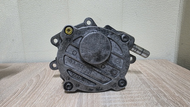 Насос вакуумний A6422300165 MERCEDES