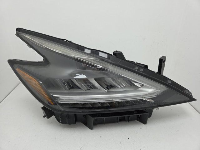 Фара правая 260109UF0D NISSAN