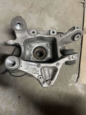 Кулак поворотний лівий 33306866335 BMW