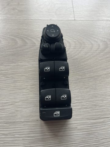 Кнопки переднього лівого склопід'ємника 61317948785 BMW