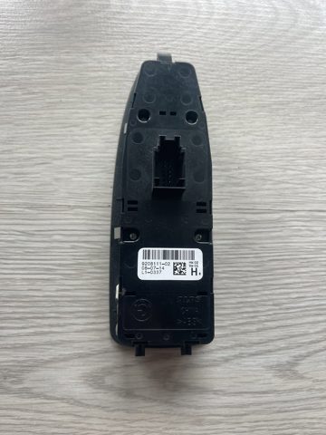 Кнопки переднього лівого склопід'ємника 61319208111 BMW