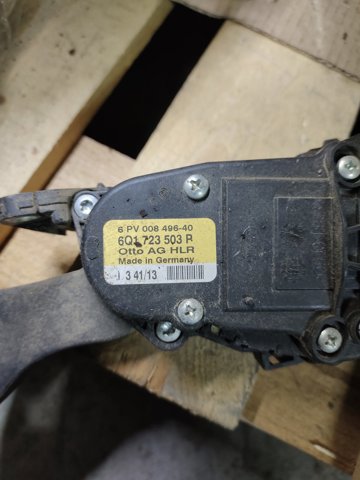 Підаль газу 6Q1723503 VAG